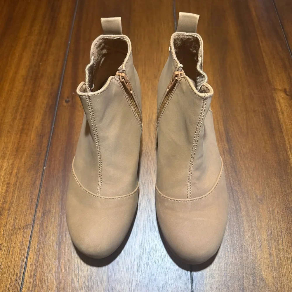 Toms Kelsy Wedge Booties Youth Girls Size 2.5‎ Toffee Synthetic Nubuck